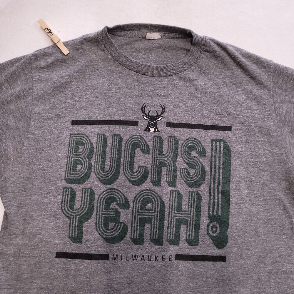 Bay Island Milwaukee Bucks Graphic Casual T-Shirt Mens Size L Gray Green